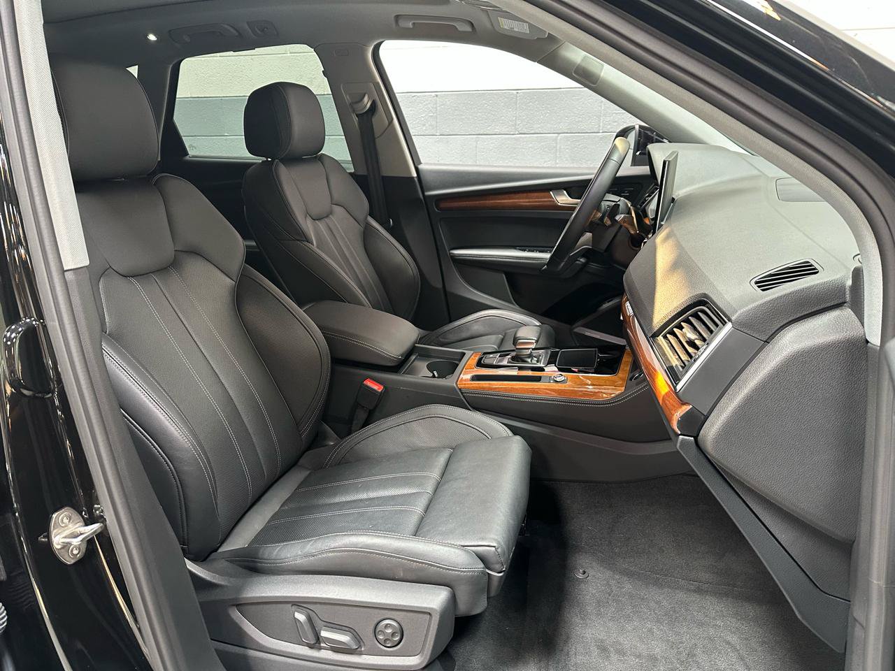Used 2023 Audi Q5 45 TFSI Premium Plus Sport Uti w/ Premium Plus Package AWD/4WD image 9