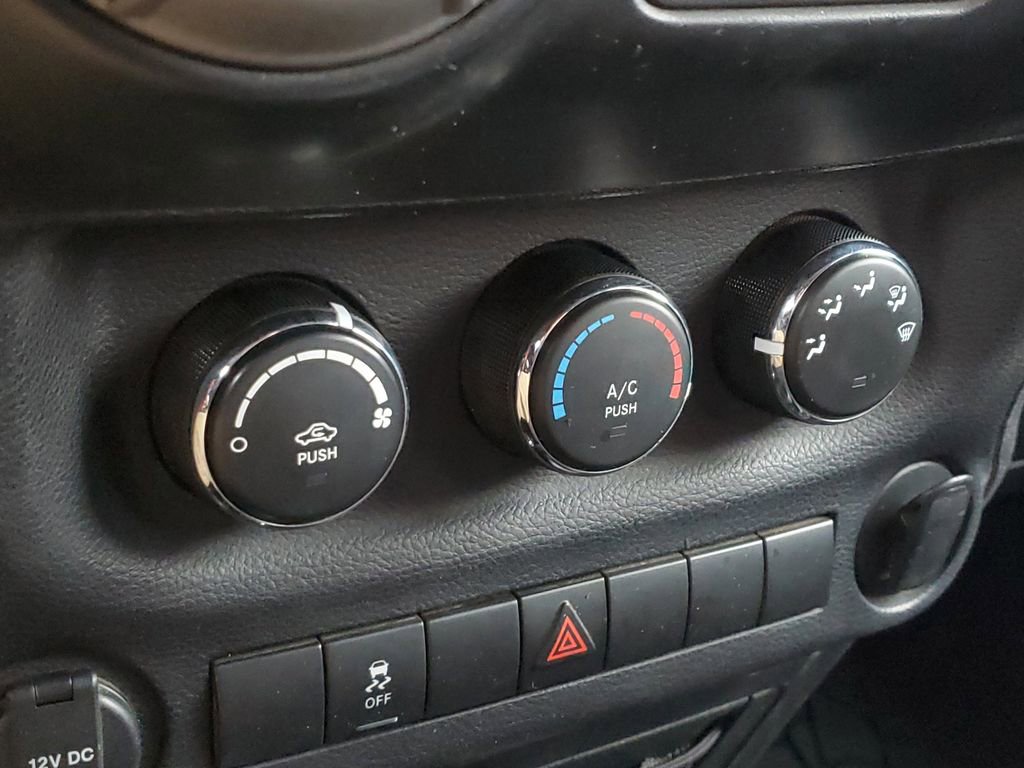 Used 2017 Jeep Wrangler Unlimited Sport w/ Connectivity Group image 30