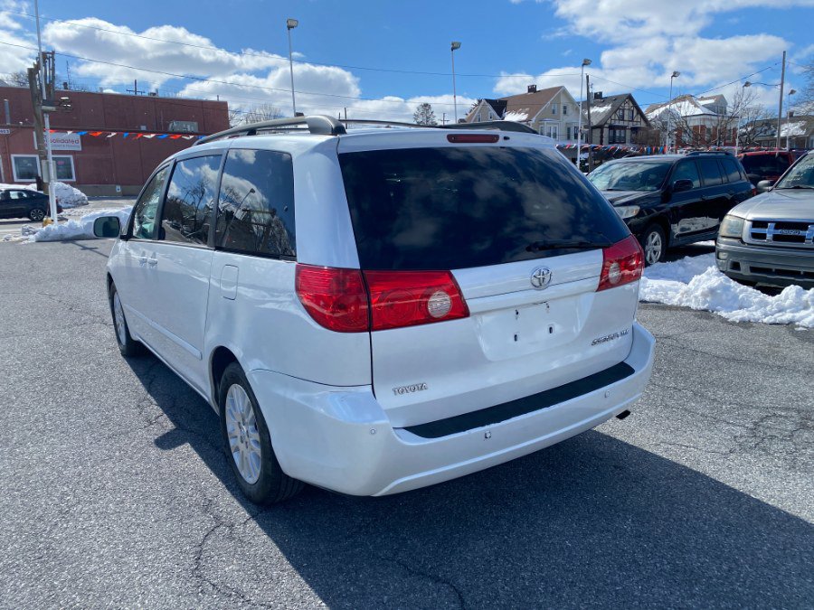 Used 2007 Toyota Sienna XLE Limited FWD image 3