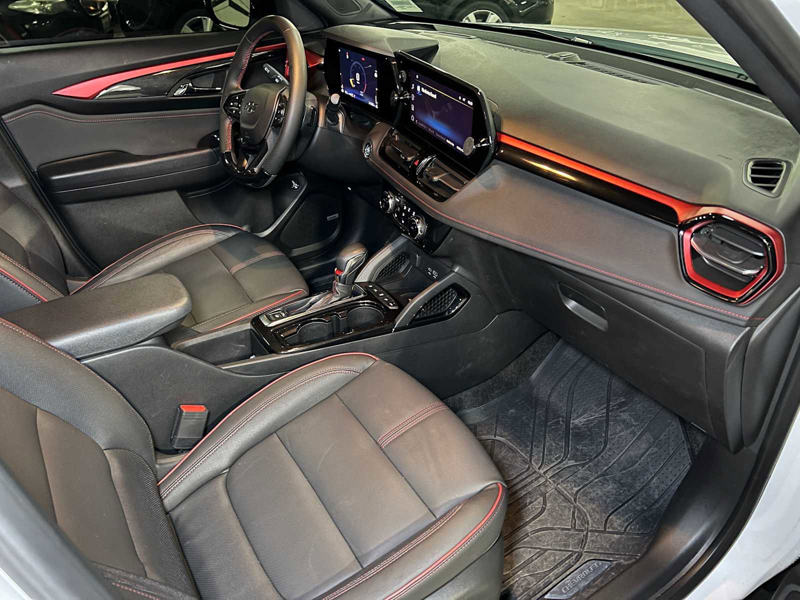 Used 2024 Chevrolet TrailBlazer RS w/ Convenience Package image 11