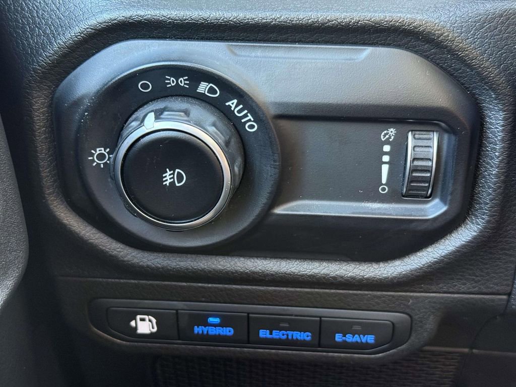 Used 2024 Jeep Wrangler Unlimited AWD/4WD image 27