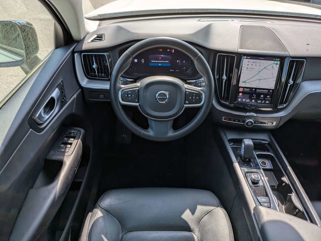 Used 2024 Volvo XC60 B5 Core AWD/4WD image 16