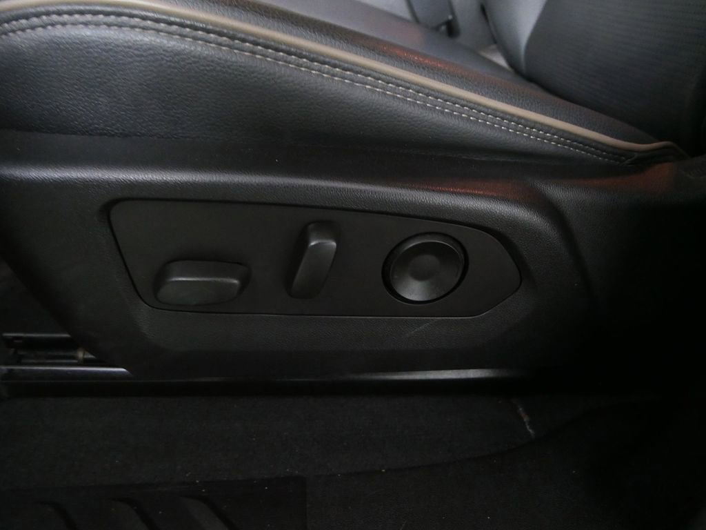 Used 2023 GMC Canyon Denali image 14