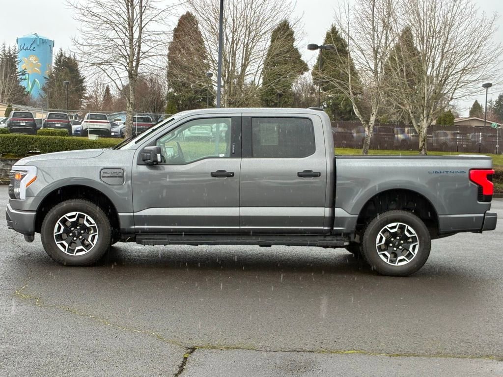 Used 2022 Ford F150 Lightning XLT image 4