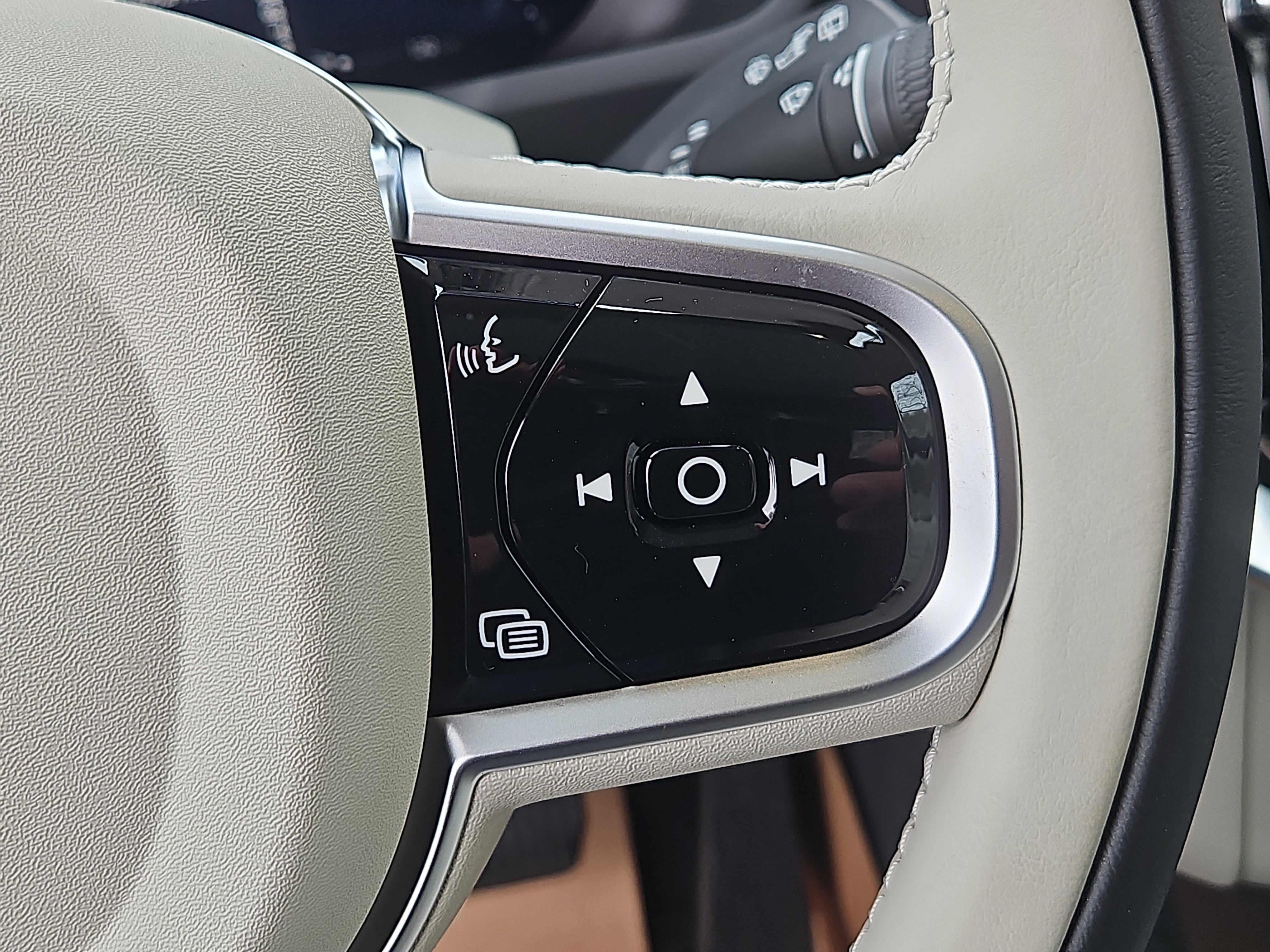 New 2026 Volvo XC90 B6 Ultra w/ Protection Package Premier image 16