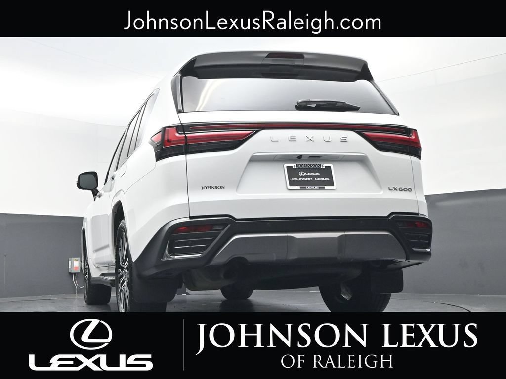 Used 2023 Lexus LX 600 4WD w/ Luxury Package image 18