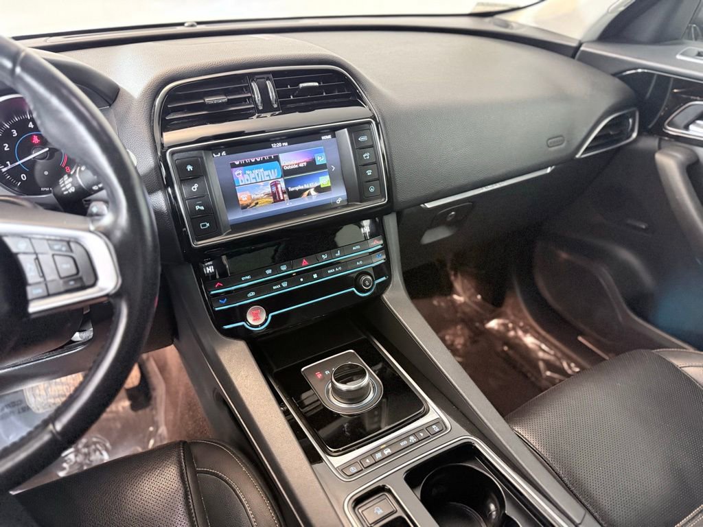 Used 2018 Jaguar F-PACE Prestige image 16