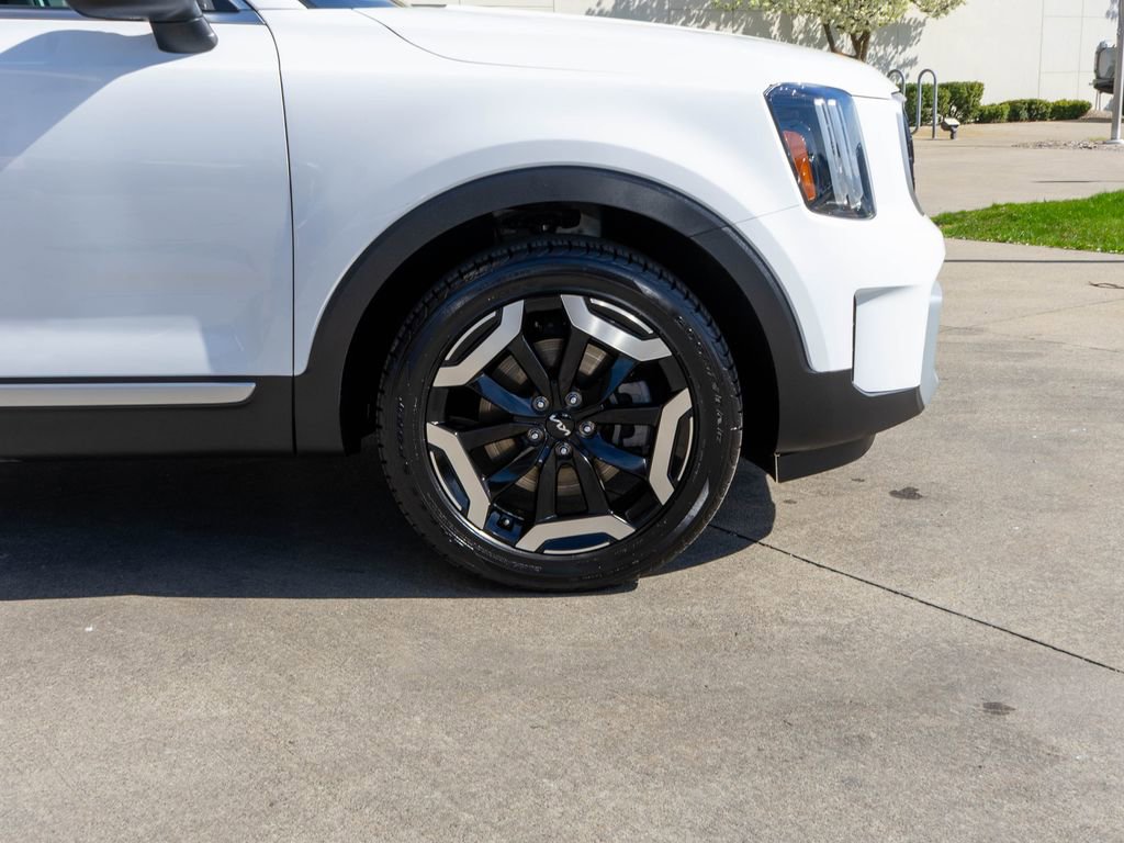 Certified 2023 Kia Telluride EX w/ EX Captain's Chair Package FWD image 38