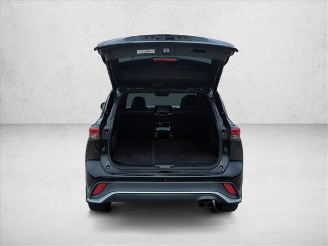 Used 2021 Toyota Highlander XSE FWD image 9