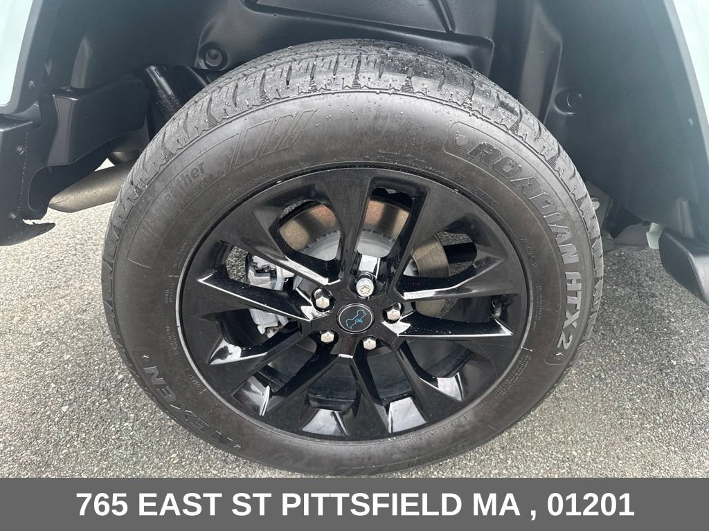 Used 2024 Jeep Wrangler Unlimited Sahara w/ Technology Group AWD/4WD image 29