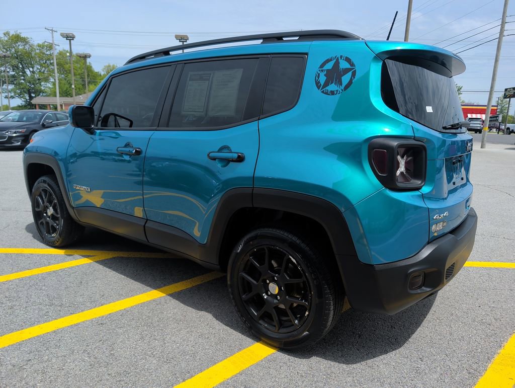 Used 2019 Jeep Renegade Latitude w/ Cold Weather Group AWD/4WD image 4
