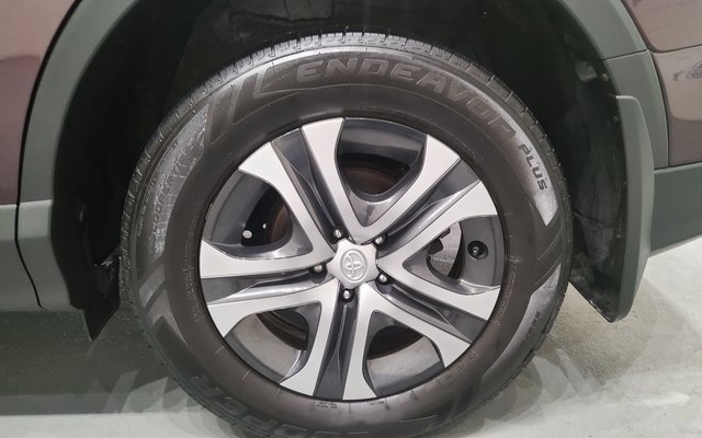 Used 2018 Toyota RAV4 LE image 37