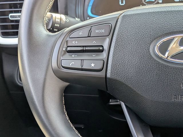 Used 2025 Hyundai Venue Limited image 15