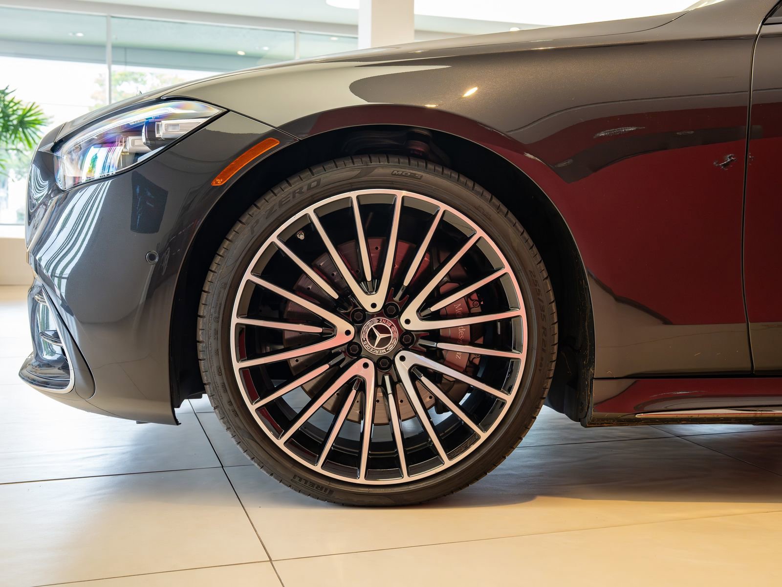 Used 2023 Mercedes-Benz S 580 4MATIC Sedan image 3