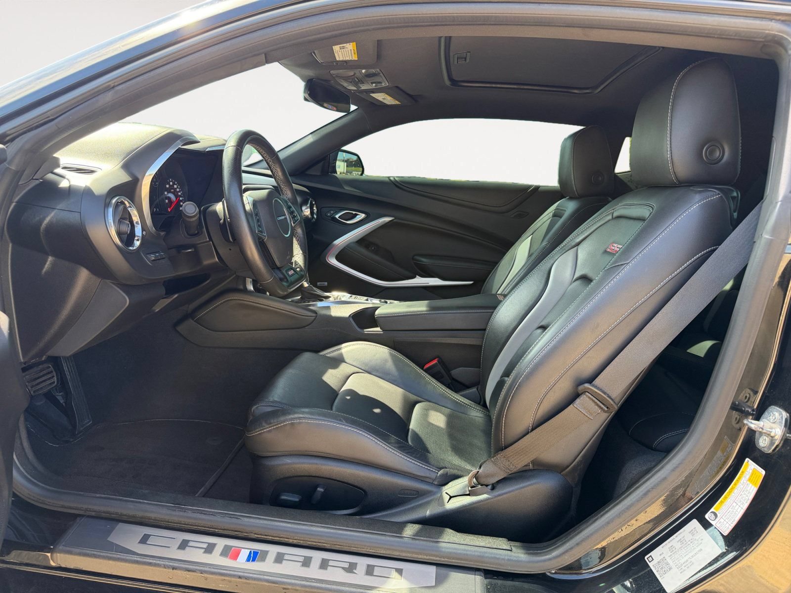 Used 2018 Chevrolet Camaro SS RWD image 9