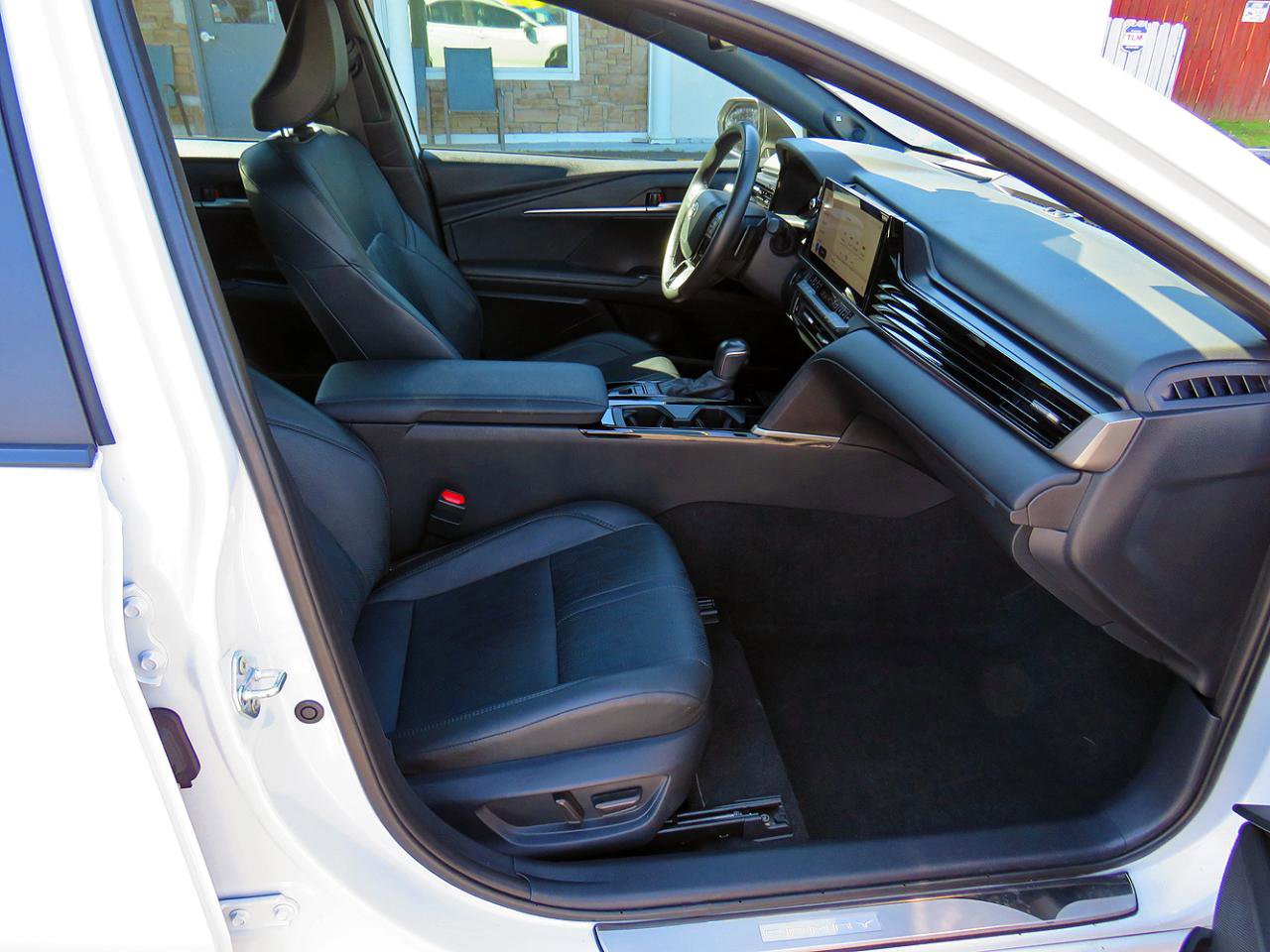 Used 2025 Toyota Camry LE image 19