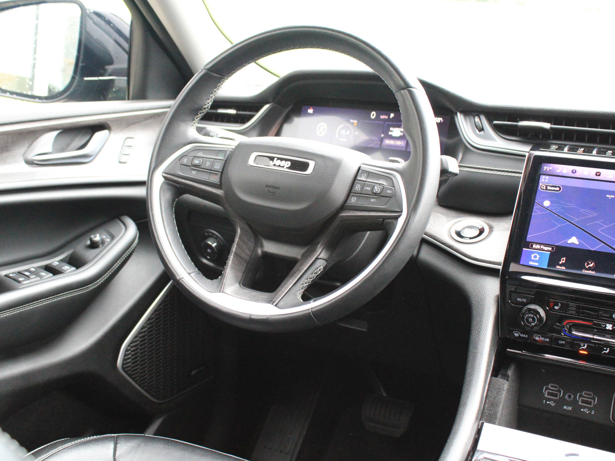 Used 2022 Jeep Grand Cherokee L Limited w/ Black Appearance Package AWD/4WD image 14
