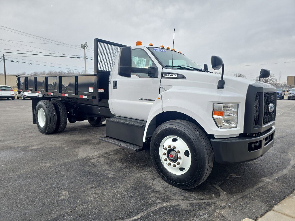 Used 2022 Ford F750 2WD Regular Cab Super Duty image 4