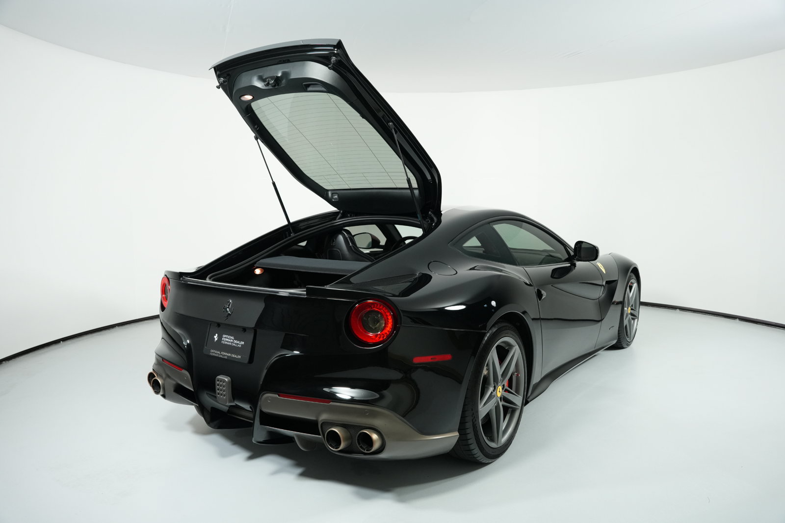 Used 2014 Ferrari F12 Berlinetta RWD image 11