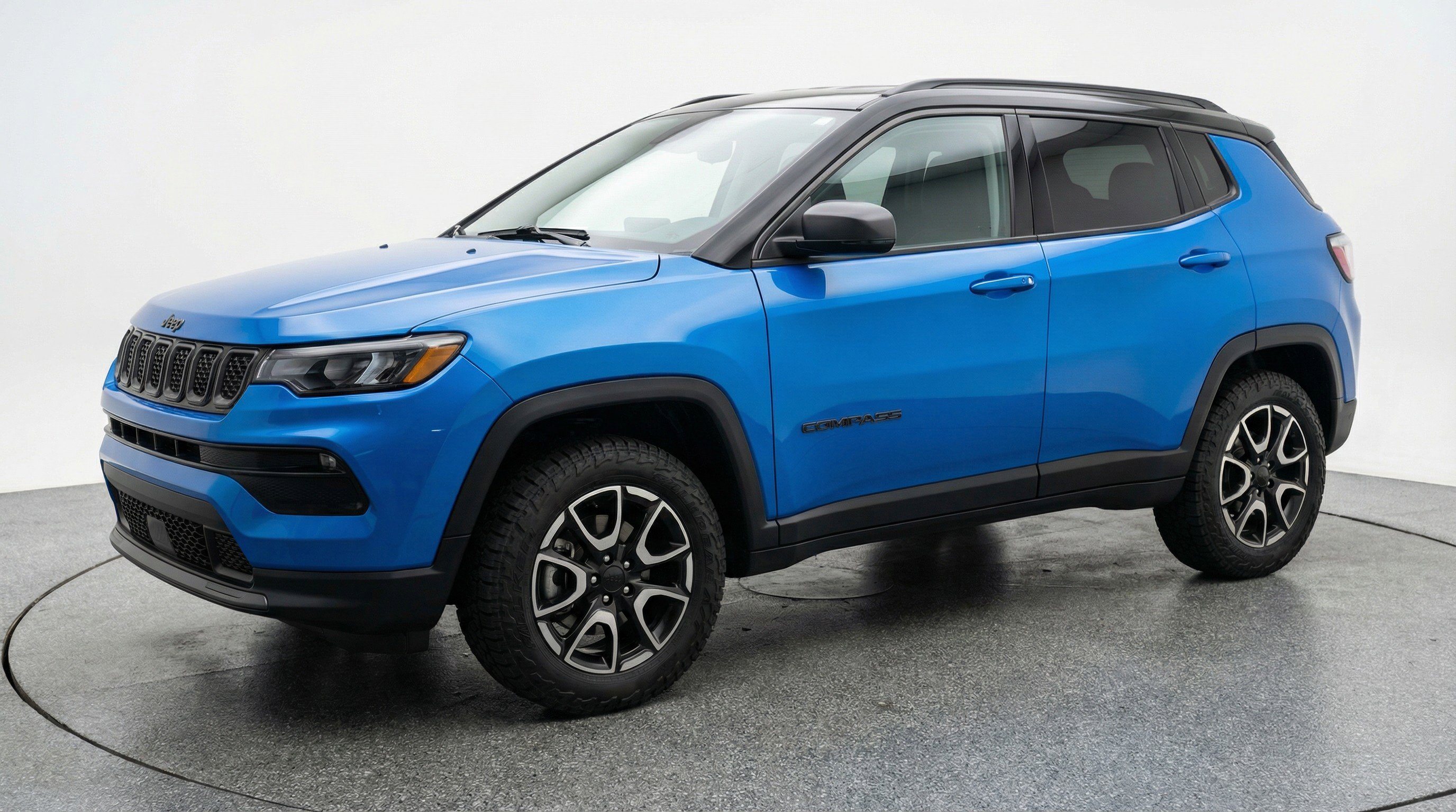 Used 2025 Jeep Compass Trailhawk image 3