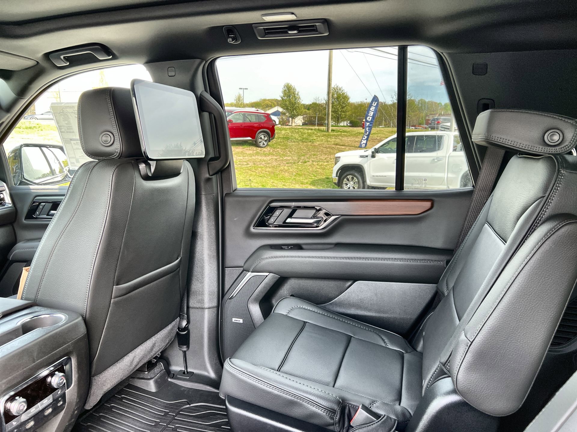 New 2026 GMC Yukon Denali w/ Denali Reserve Package AWD/4WD image 60