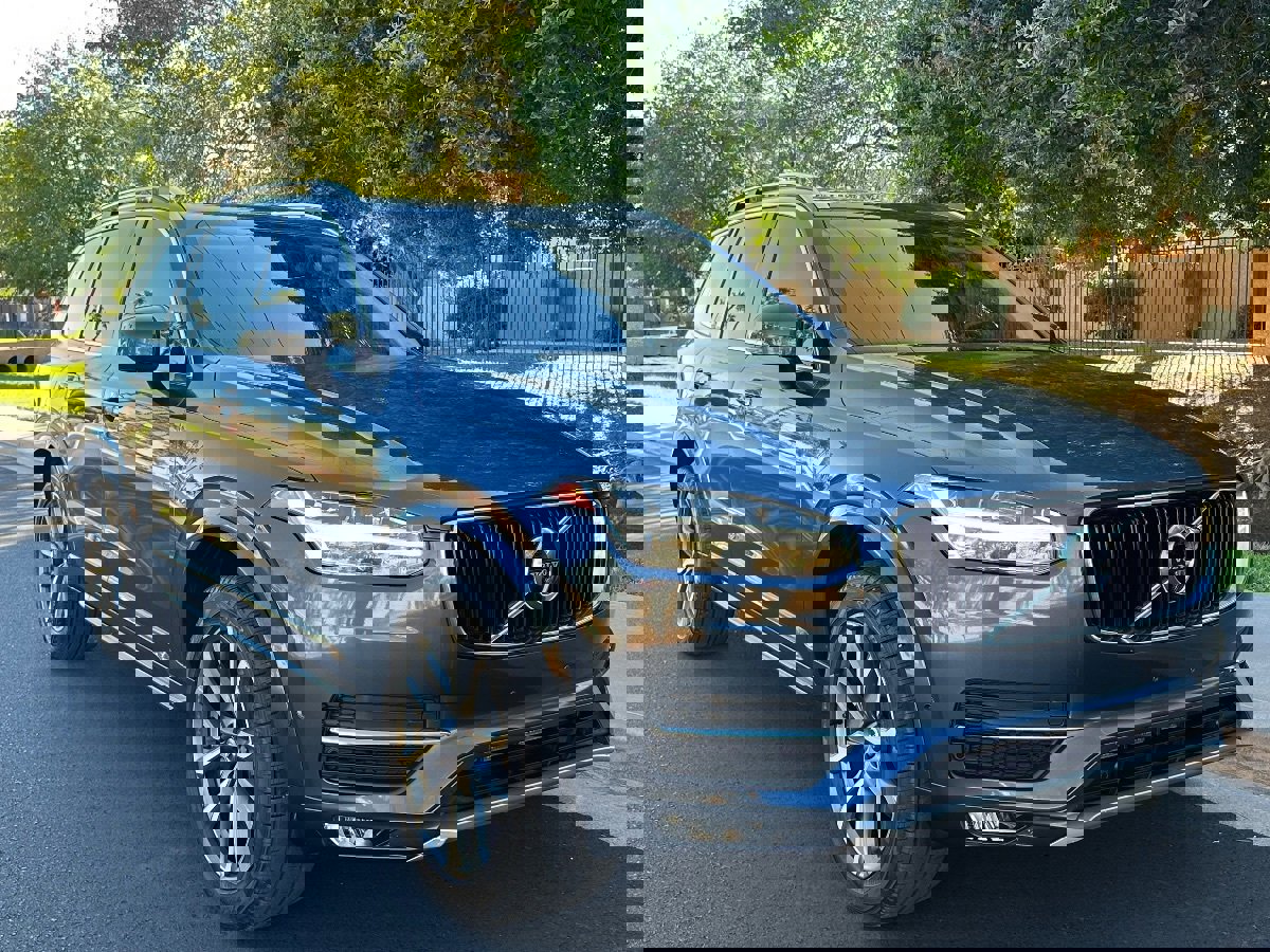 Used 2018 Volvo XC90 T5 Momentum w/ Convenience Package image 2