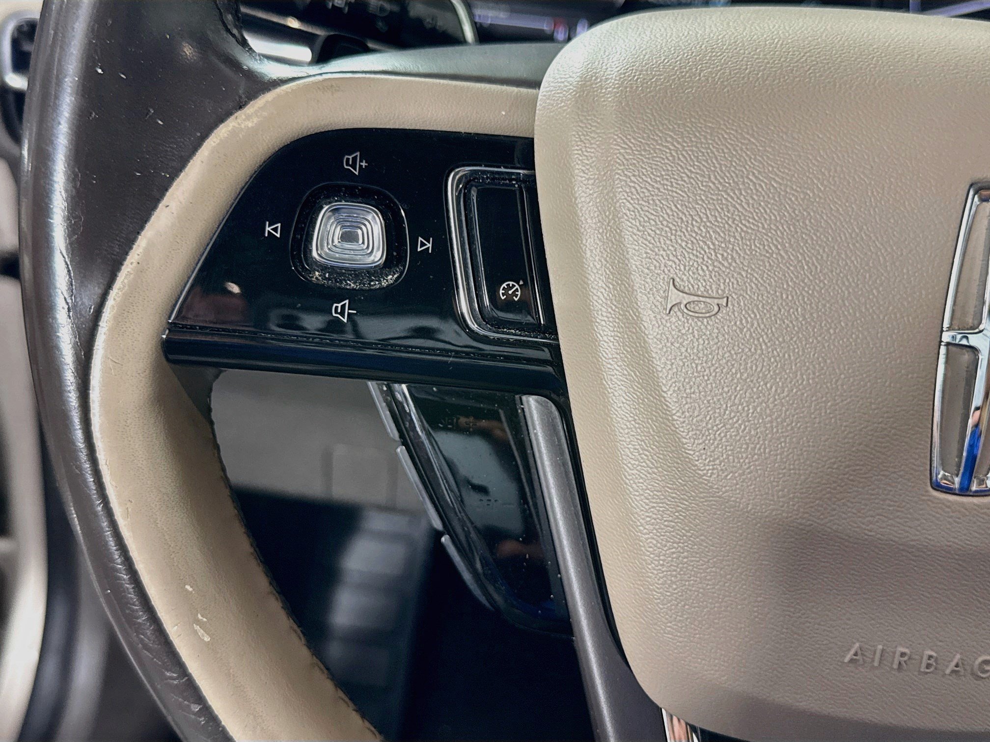 Used 2020 Lincoln Corsair FWD w/ Equipment Group 101A image 14