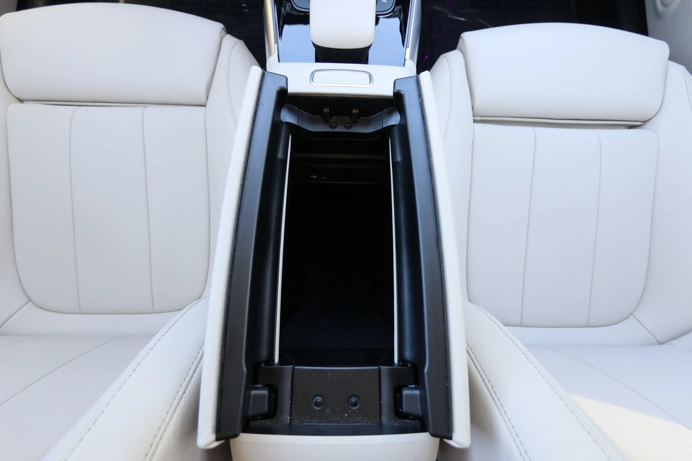Used 2023 Mercedes-Benz GLB 250 4MATIC w/ Premium Package image 37