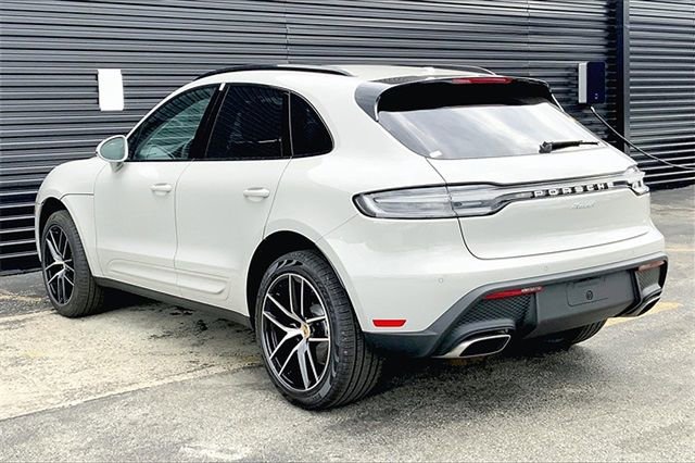 Certified 2026 Porsche Macan AWD/4WD image 3