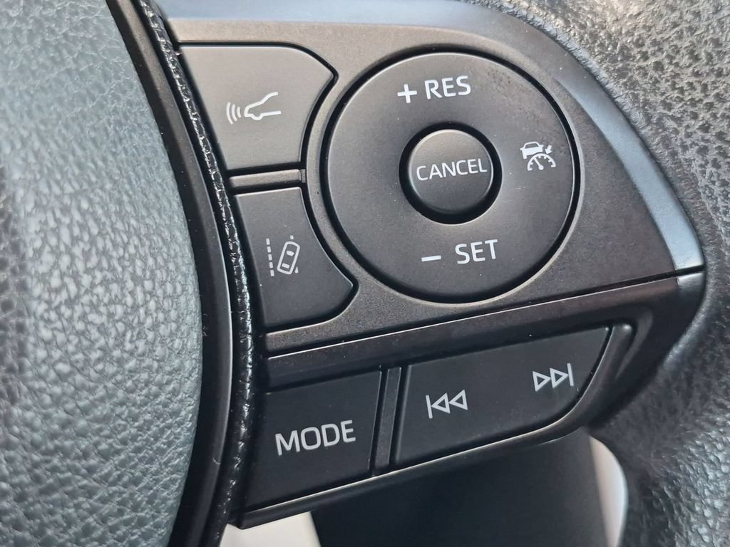 Used 2021 Toyota RAV4 LE AWD/4WD image 19