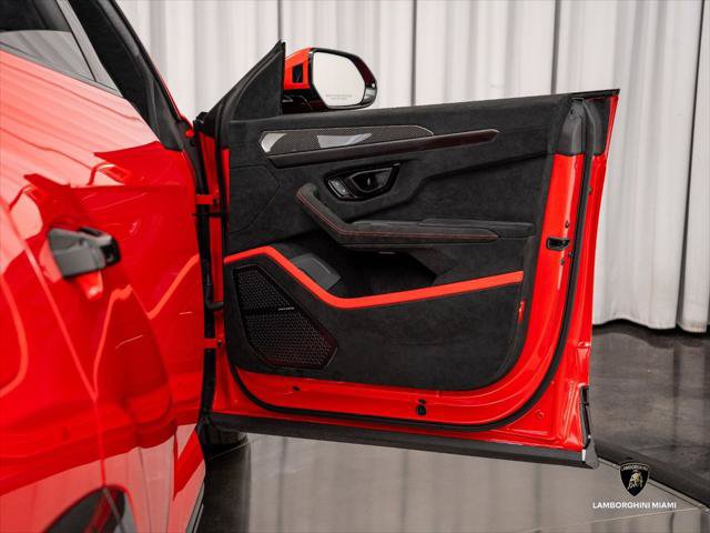 Used 2023 Lamborghini Urus Performante AWD/4WD image 46