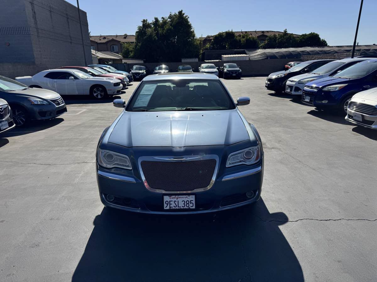 Used 2011 Chrysler 300 C RWD image 11