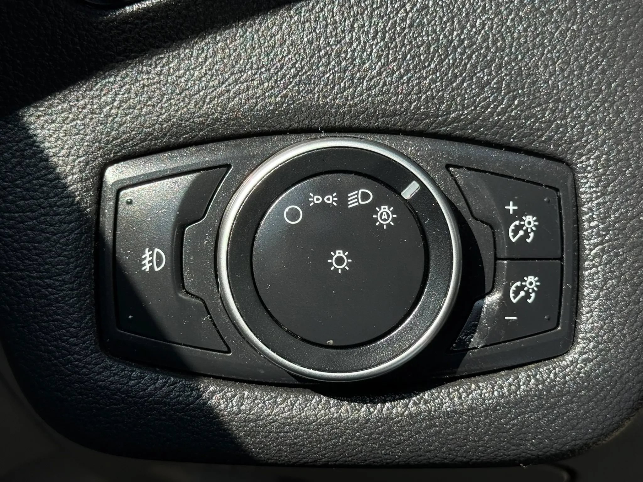 Used 2015 Ford Escape SE FWD image 29