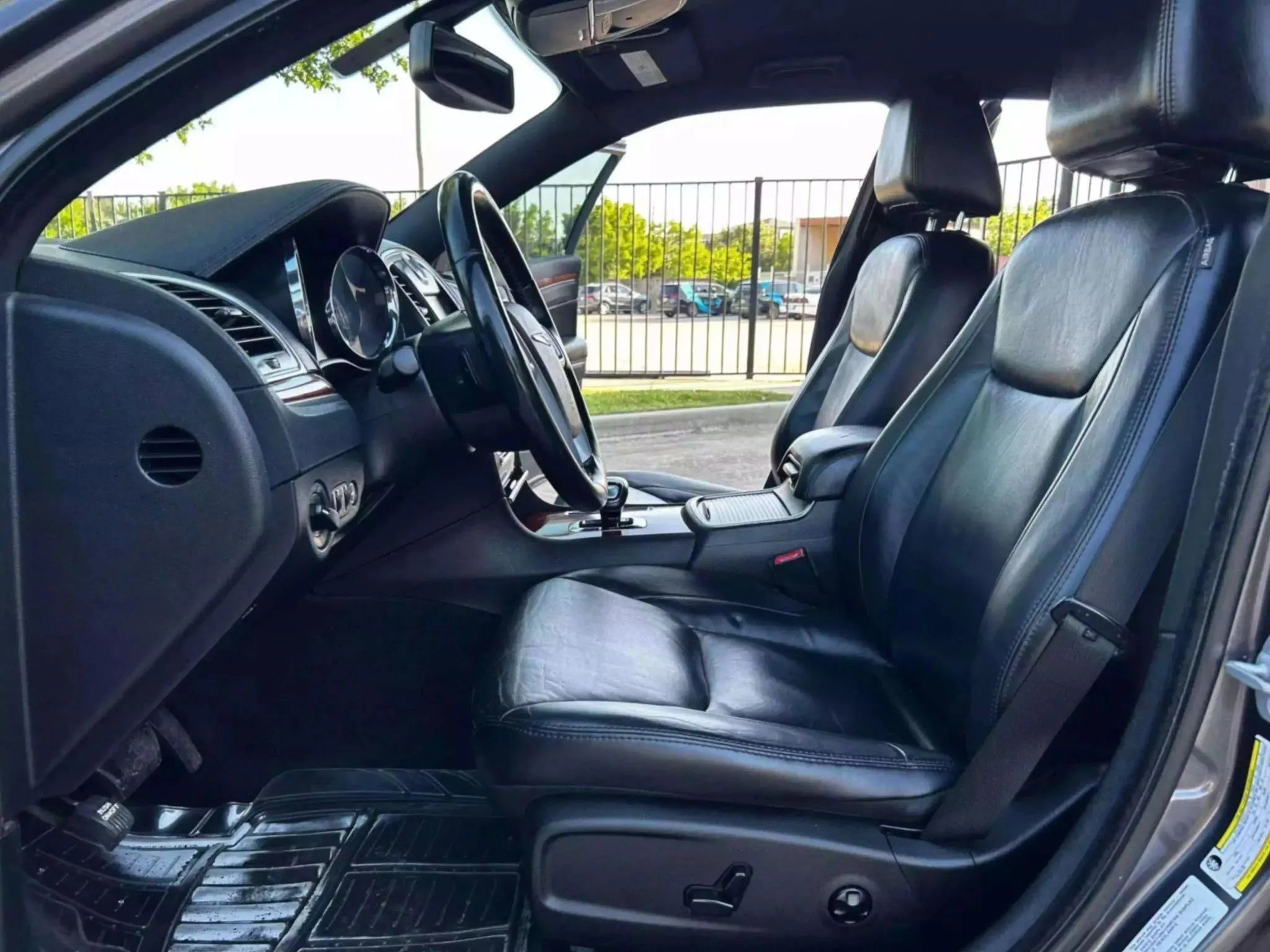 Used 2013 Chrysler 300 image 22