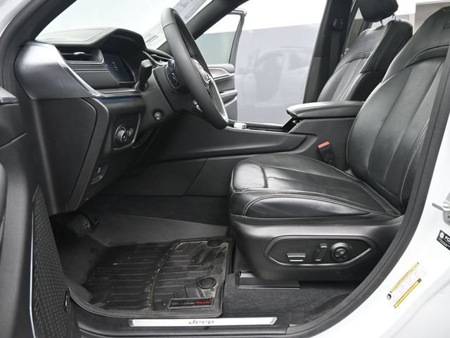 Used 2023 Jeep Grand Cherokee Overland AWD/4WD image 10