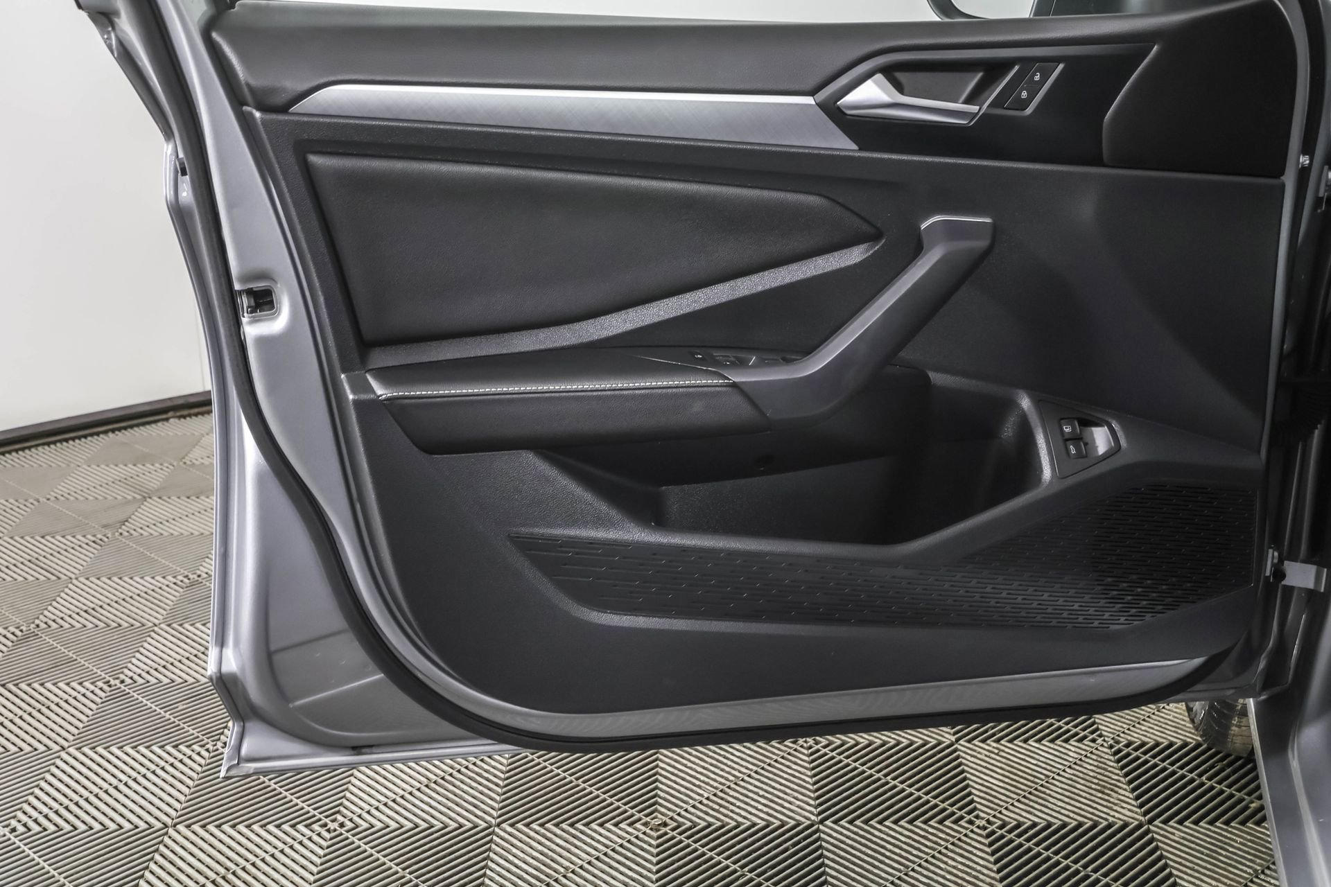 Certified 2024 Volkswagen Jetta SE w/ Panoramic Sunroof Package FWD image 34