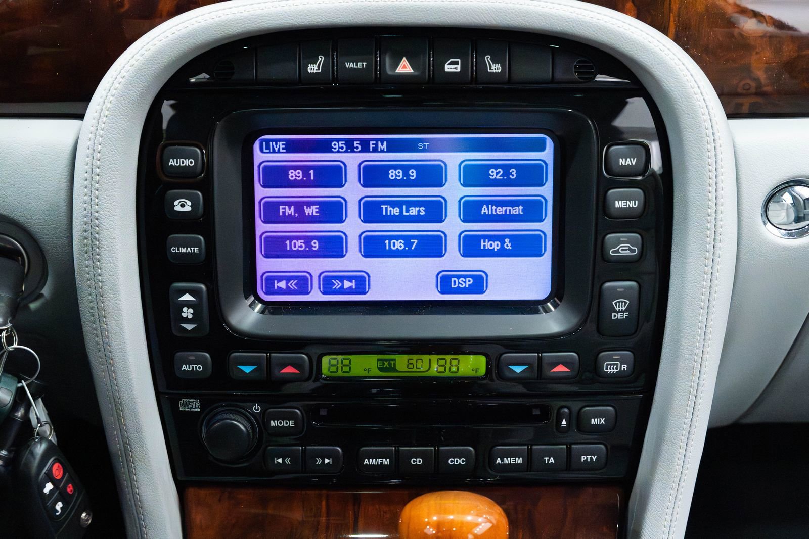 Used 2005 Jaguar XJ8 image 14