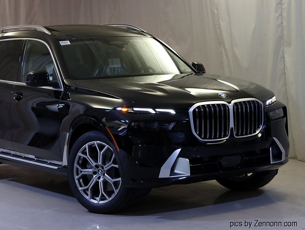 Used 2026 BMW X7 xDrive40i w/ Executive Package image 3