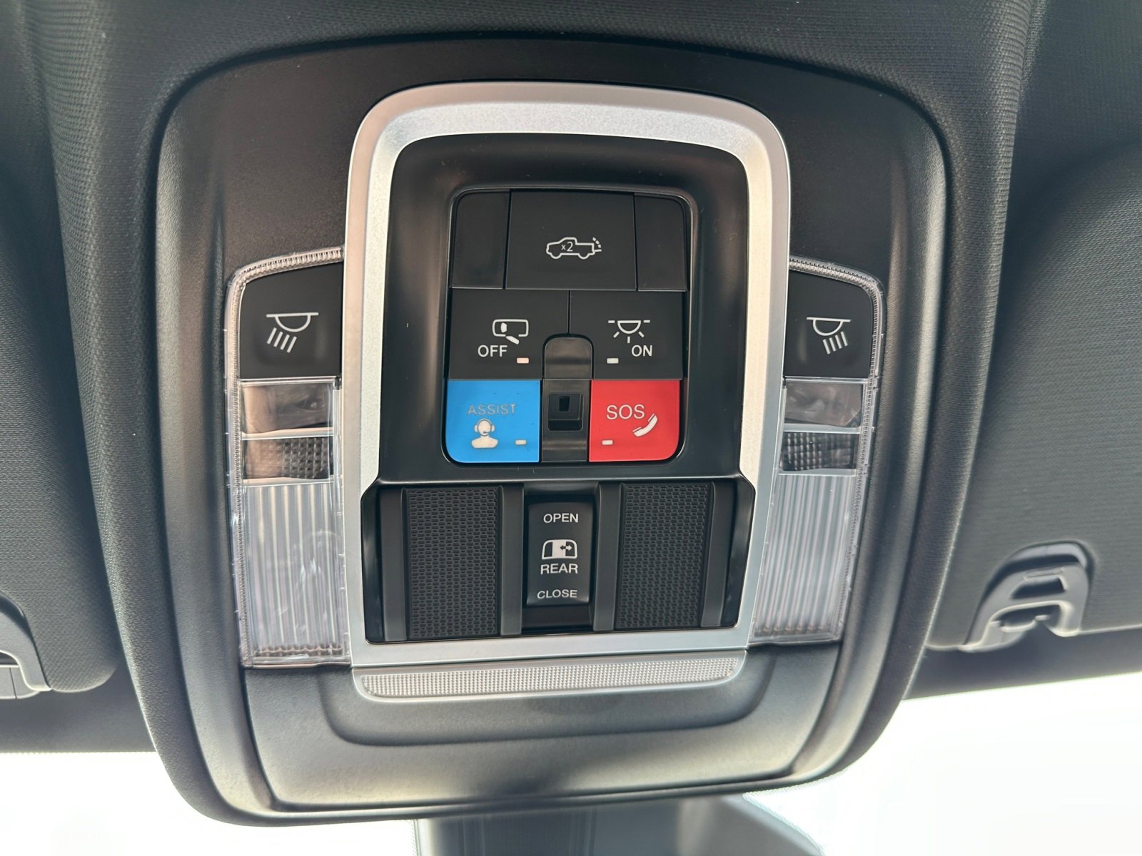 New 2026 RAM 1500 4x4 Crew Cab image 31