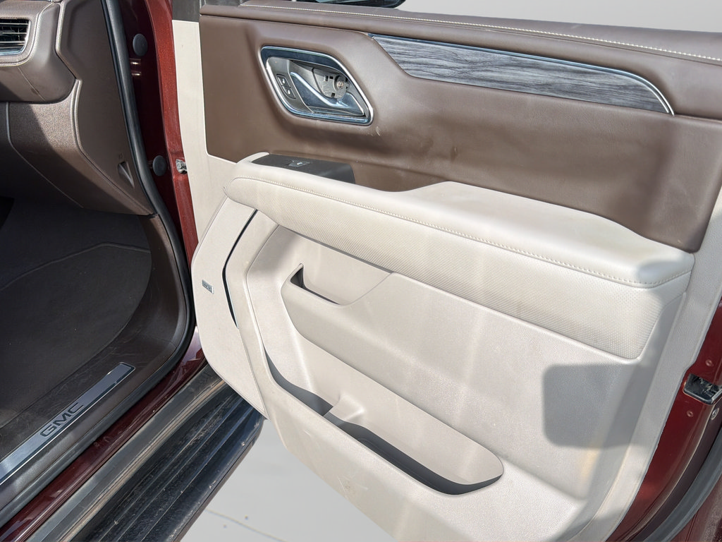 Used 2023 GMC Yukon SLT w/ SLT Premium Package AWD/4WD image 9