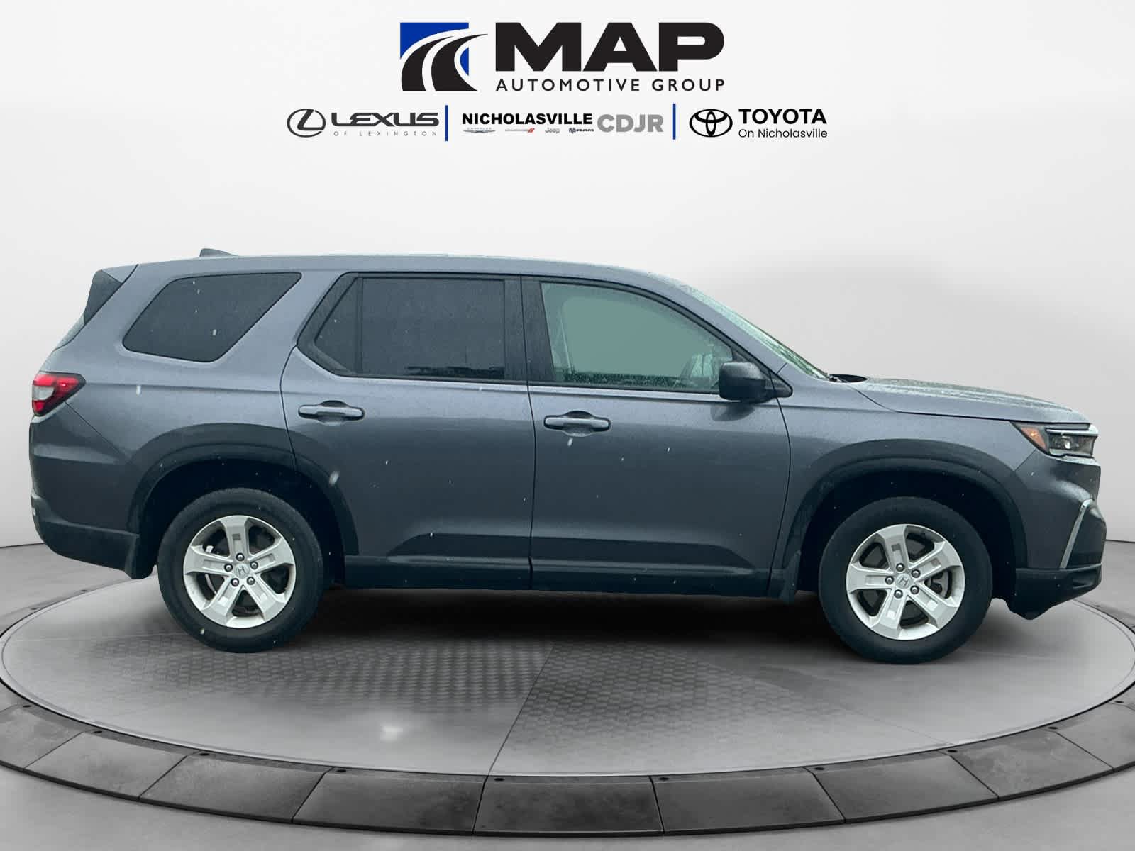 Used 2023 Honda Pilot LX image 6