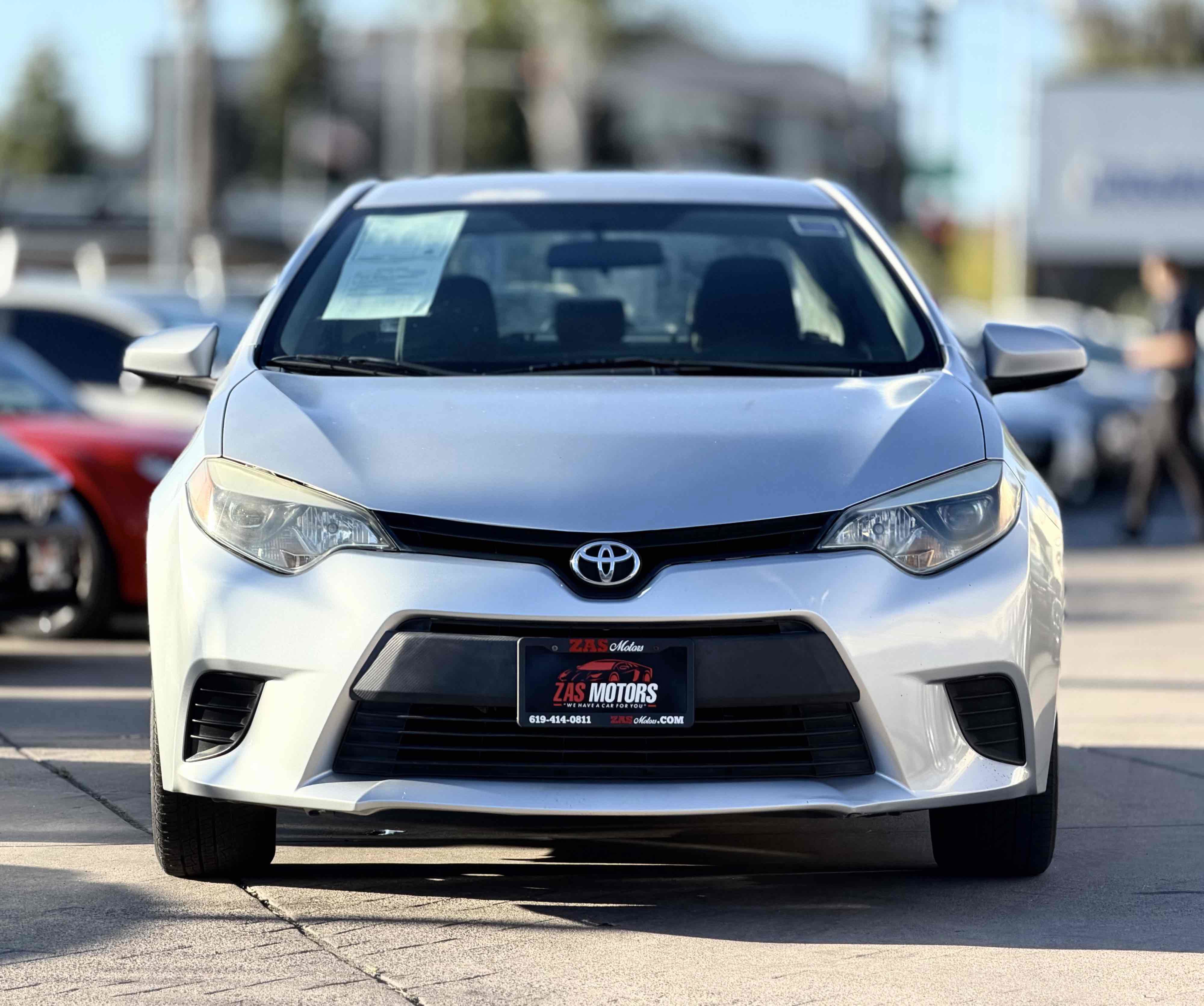 Used 2015 Toyota Corolla LE FWD image 2
