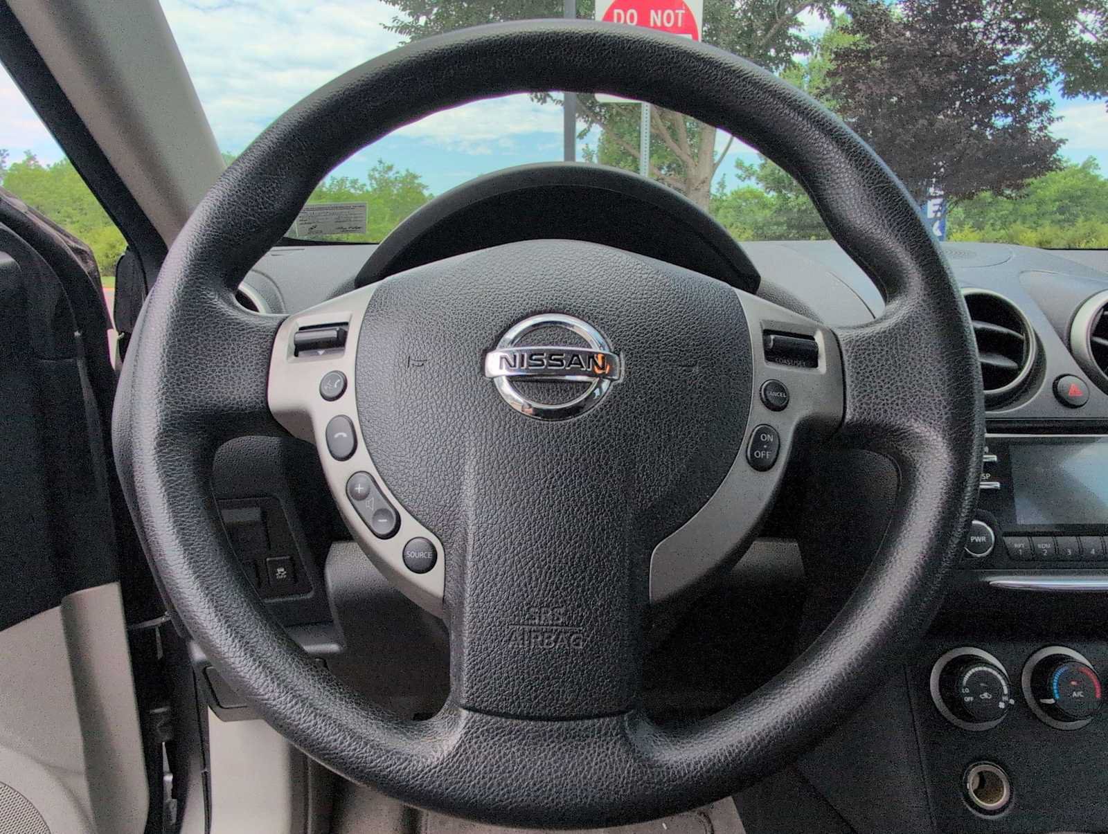 Used 2013 Nissan Rogue SV FWD image 22