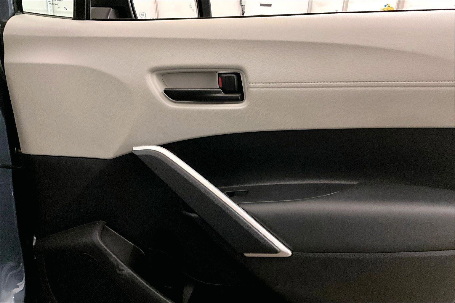 Used 2023 Toyota Corolla Cross LE image 23