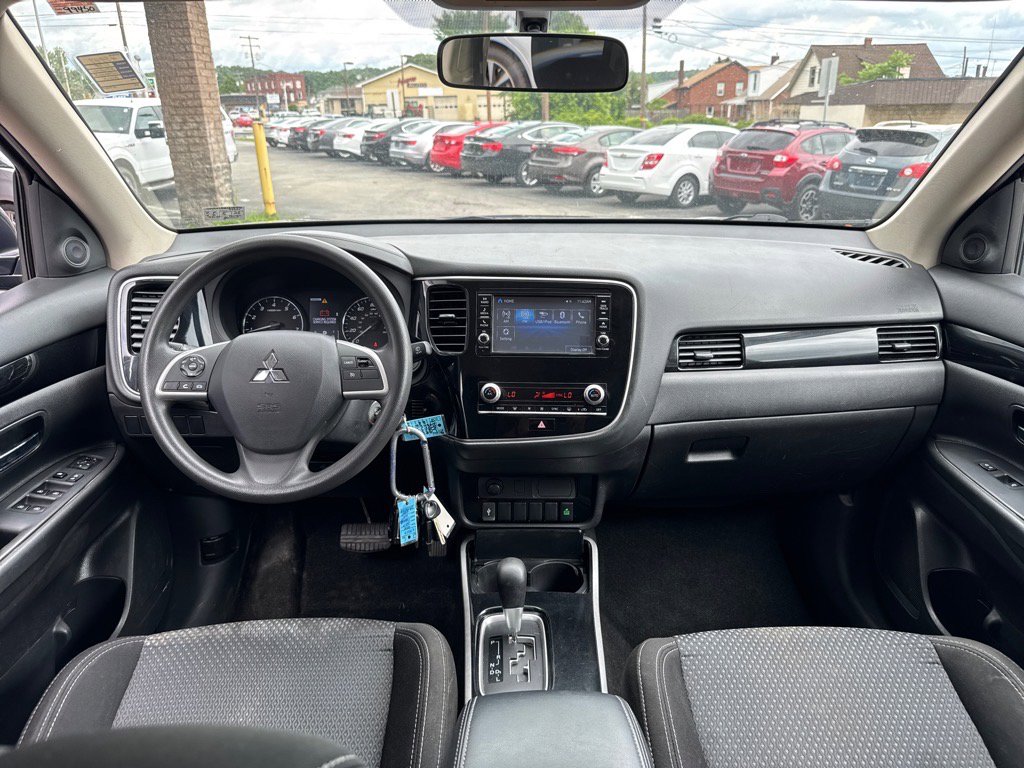 Used 2020 Mitsubishi Outlander ES image 10