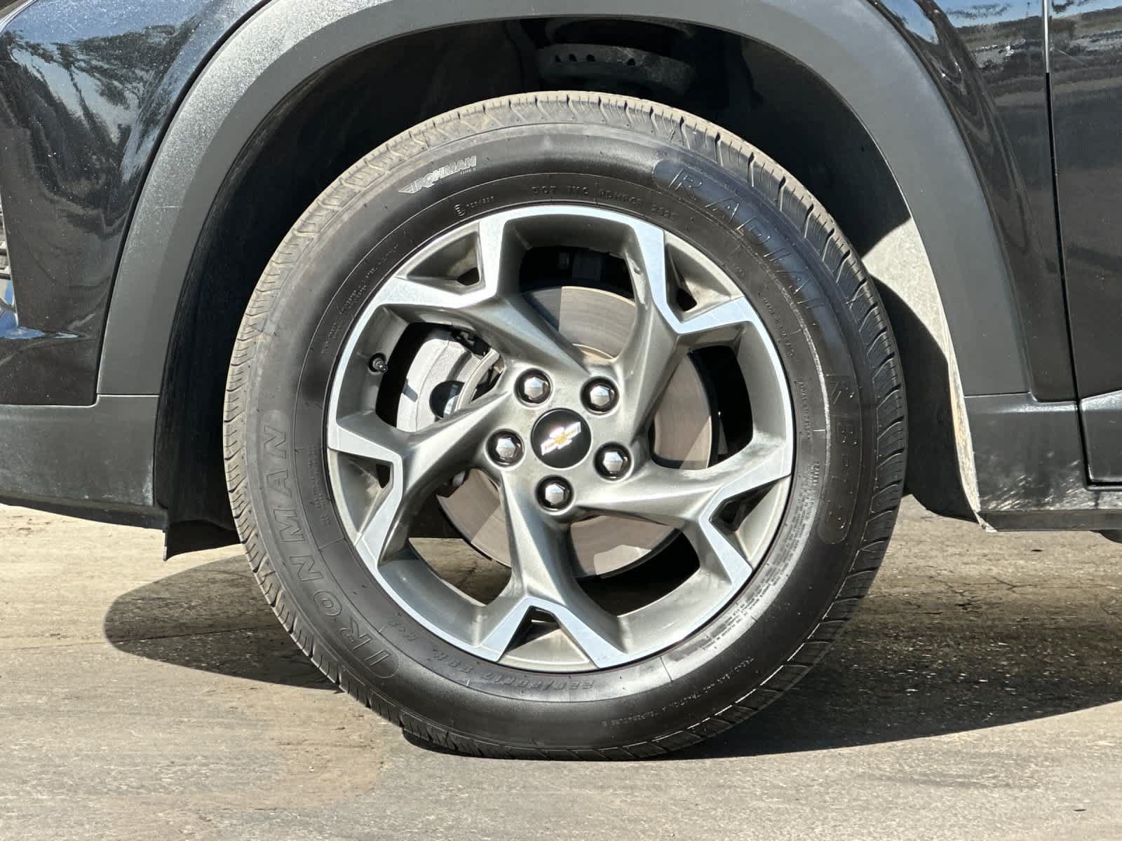 Used 2025 Chevrolet Trax LT FWD image 27