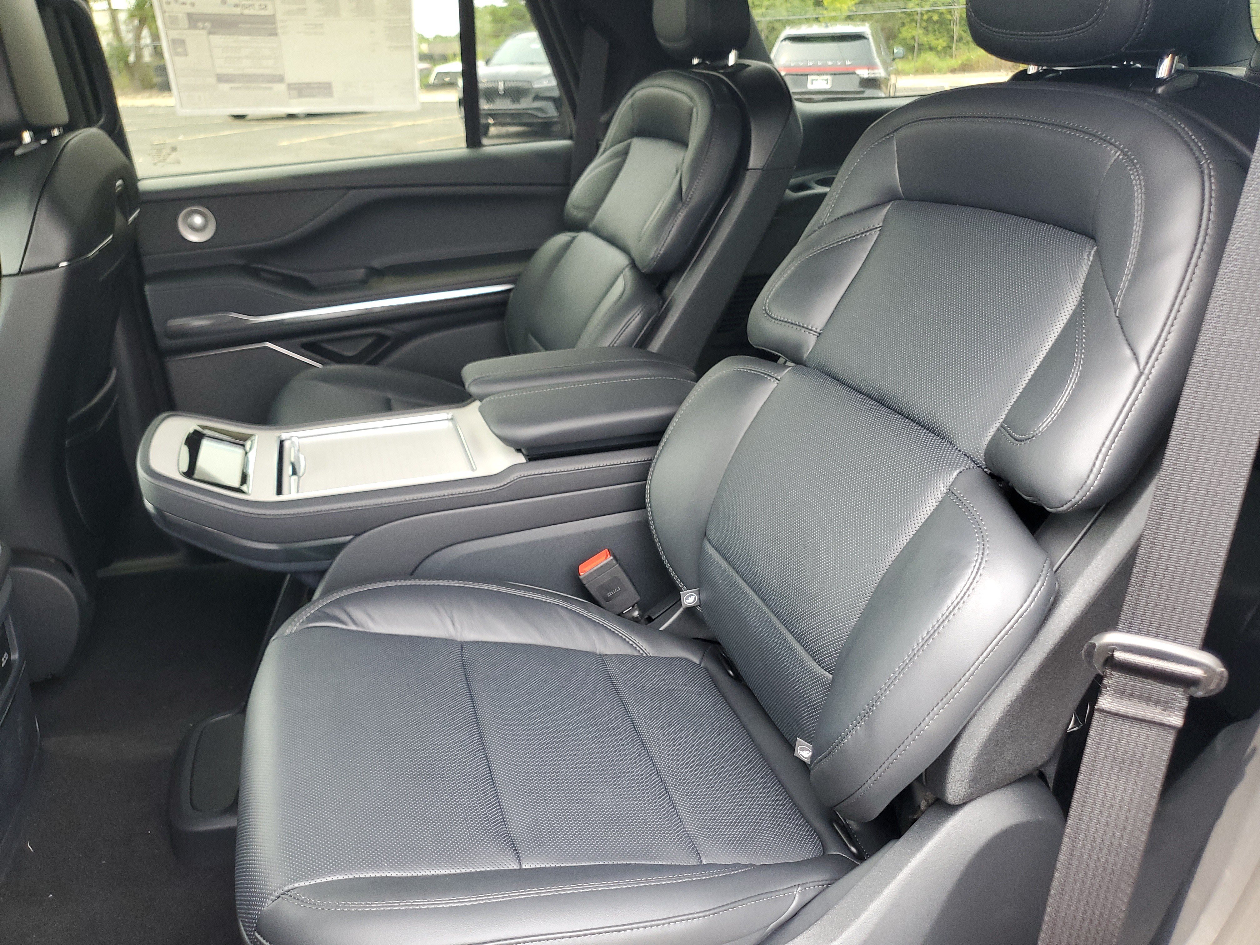 New 2027 Lincoln Navigator Reserve w/ Jet Appearance Package AWD/4WD image 30