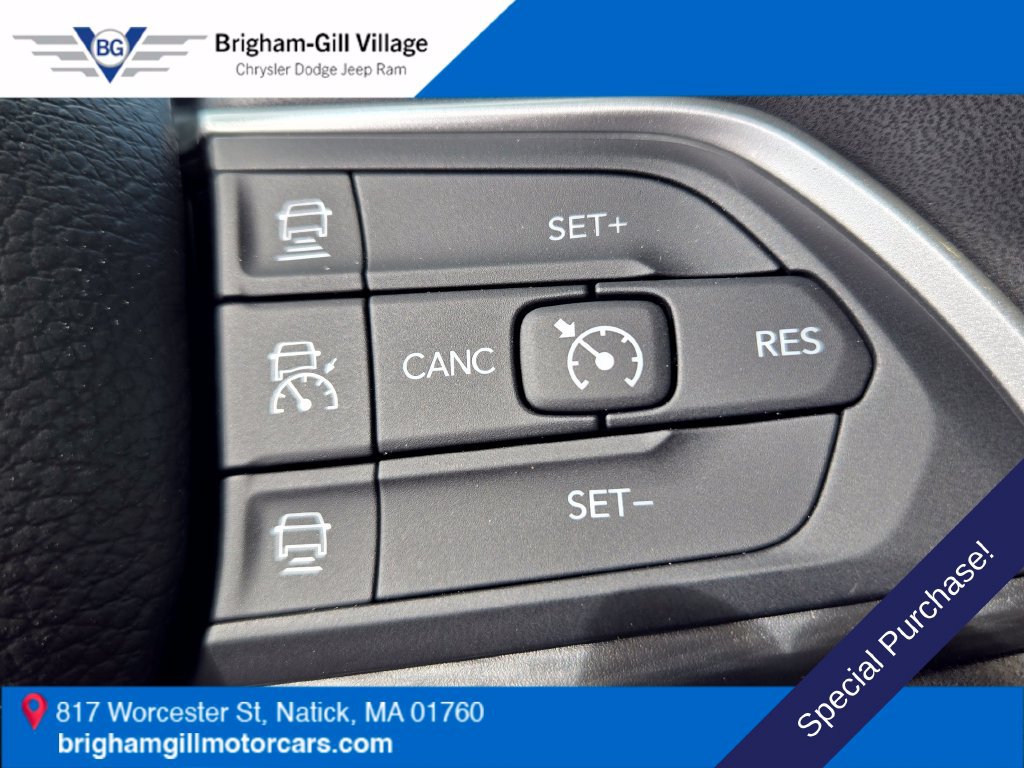 Used 2025 Jeep Grand Cherokee Altitude AWD/4WD image 16