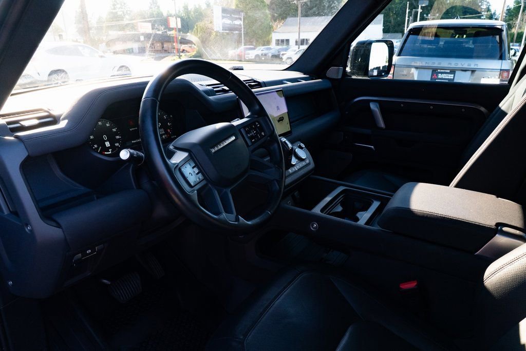 Used 2023 Land Rover Defender 130 X-Dynamic SE image 18