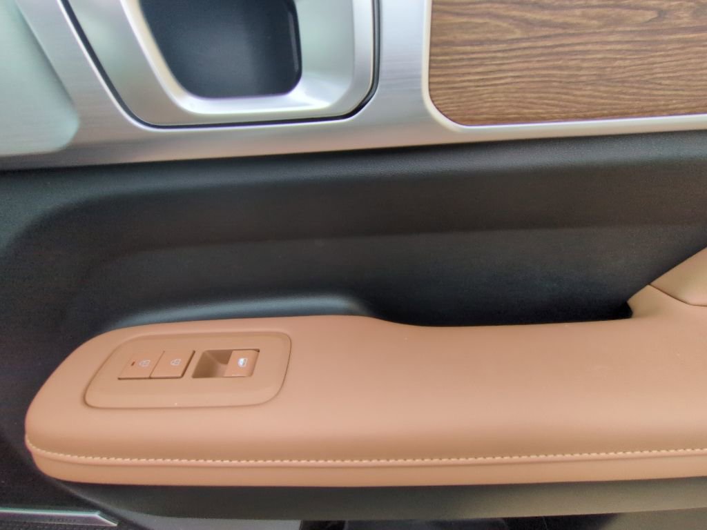 Used 2025 Hyundai Santa Fe Limited FWD image 24